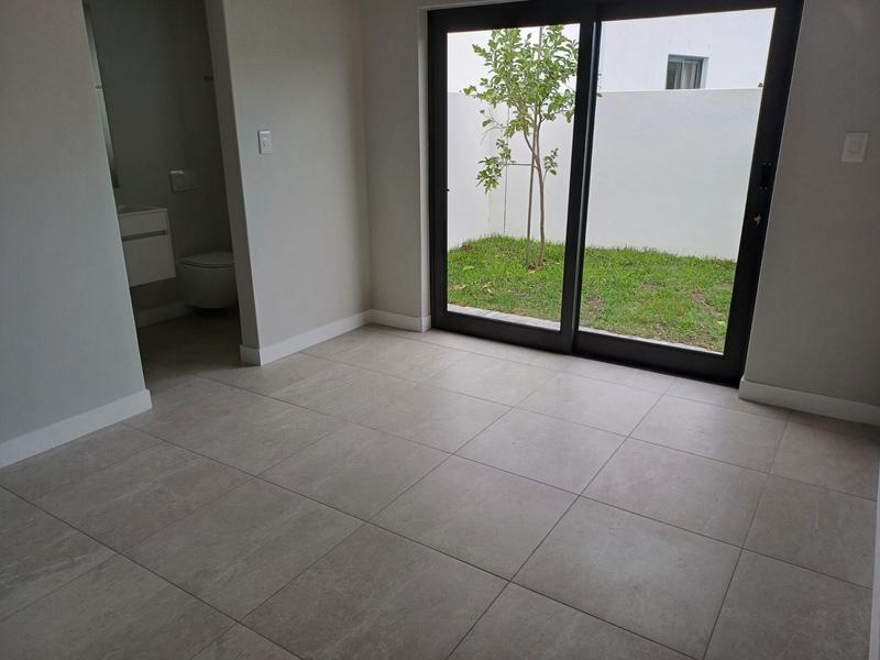 To Let 4 Bedroom Property for Rent in Somerset West Western Cape